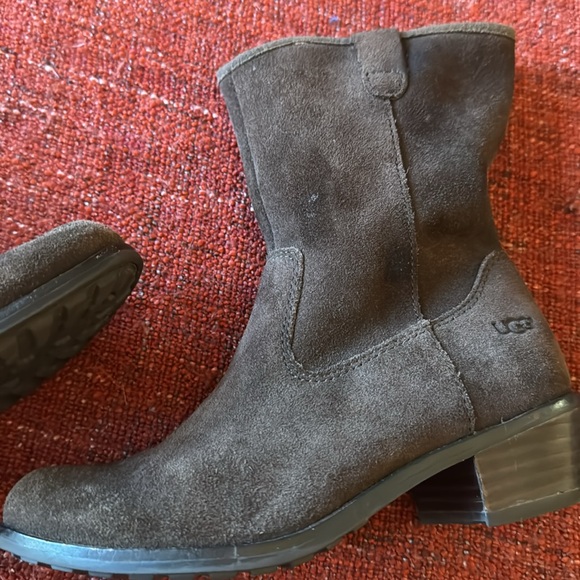 Girls UGG boots - Picture 10 of 16